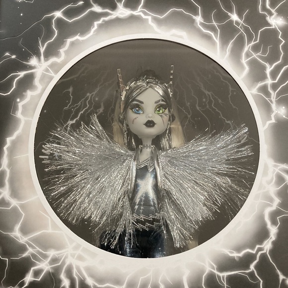 Monster High Frankie Stein Voltageous NIB SDCC Exclusive - Picture 5 of 9
